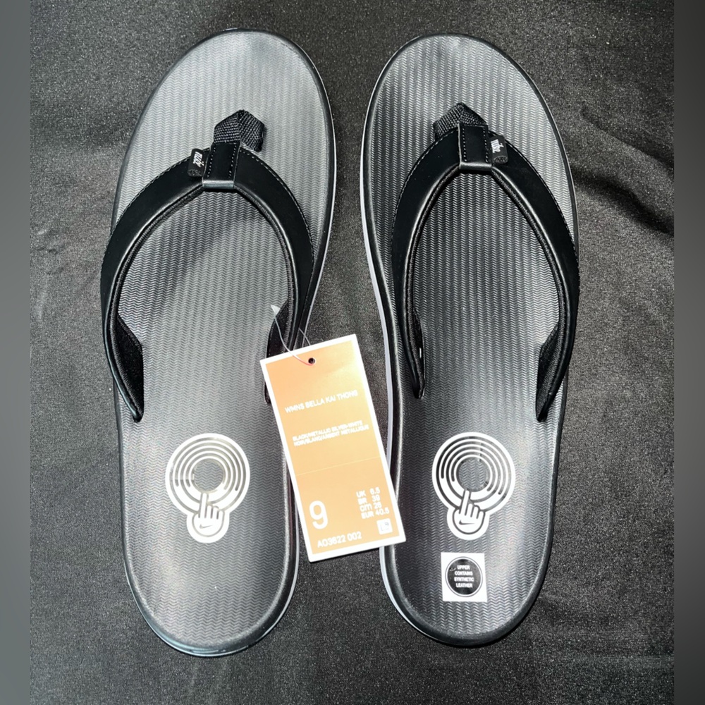 Nike Women's Black and Gray Sandals